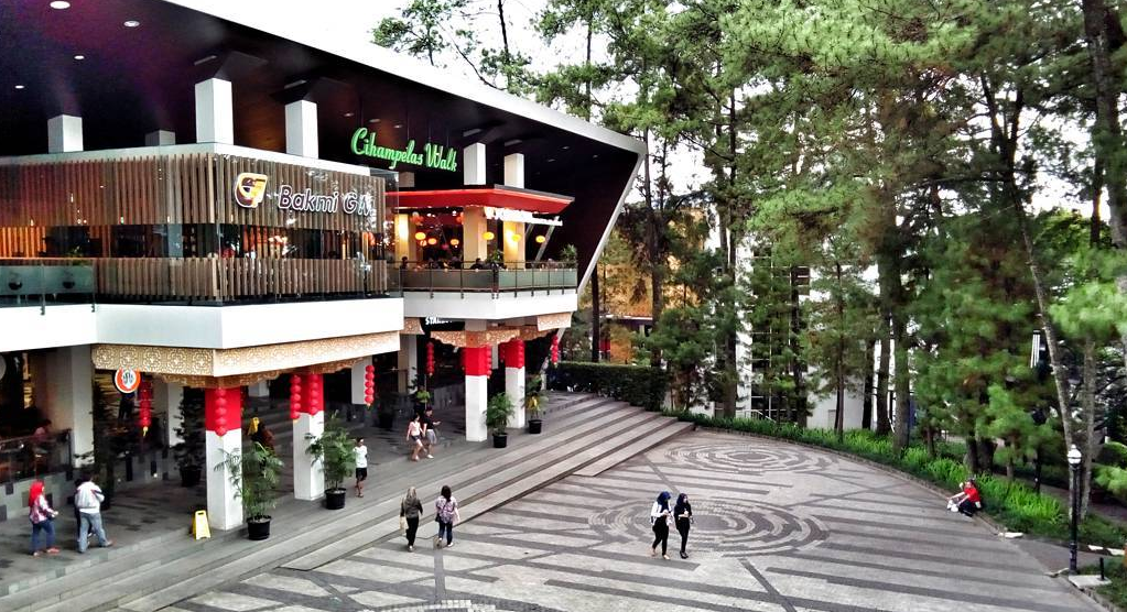 Ciwalk (Cihampelas Walk) Bandung